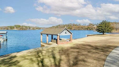 Magnolia Tides- Incredible Views @ Lake Tuscaloosa