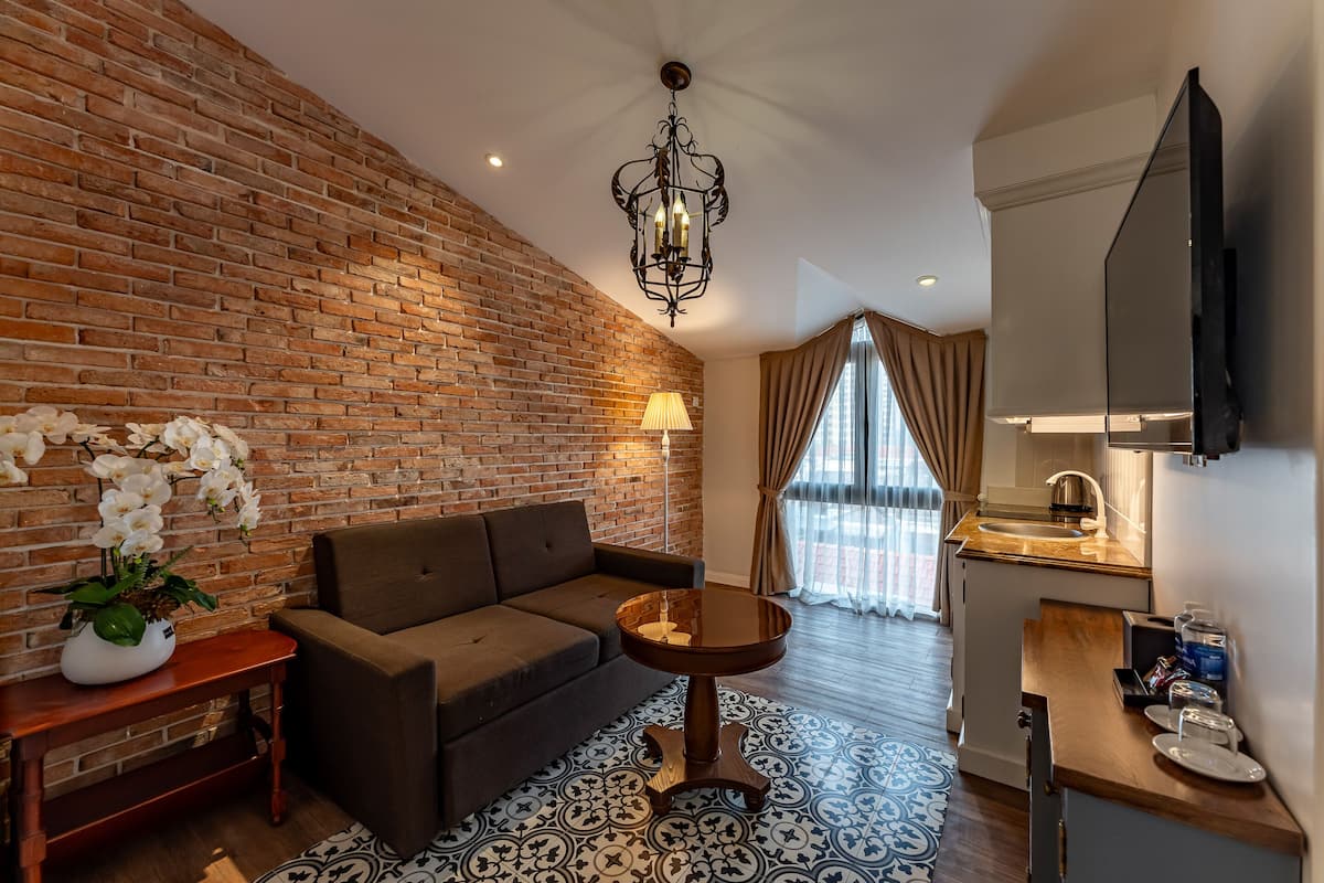 Klassiek appartement, 1 slaapkamer, niet-roken, airconditioning | 1 slaapkamer, pillowtop-bedden, een bureau, een laptopwerkplek