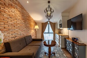 Classic Apartment, 1 Bedroom, Non Smoking, Air conditioning | 1 bedroom, pillow-top beds, desk, laptop workspace - Golden Star Hotel & Apartment (Ho Chi Minh City)