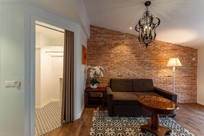 Classic Apartment, 1 Bedroom, Non Smoking, Air conditioning | 1 bedroom, pillow-top beds, desk, laptop workspace - Golden Star Hotel & Apartment (Ho Chi Minh City)