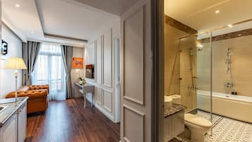 Apartamento de lujo, 1 habitación, Aire acondicionado | 1 dormitorio, colchones con acolchado adicional, escritorio