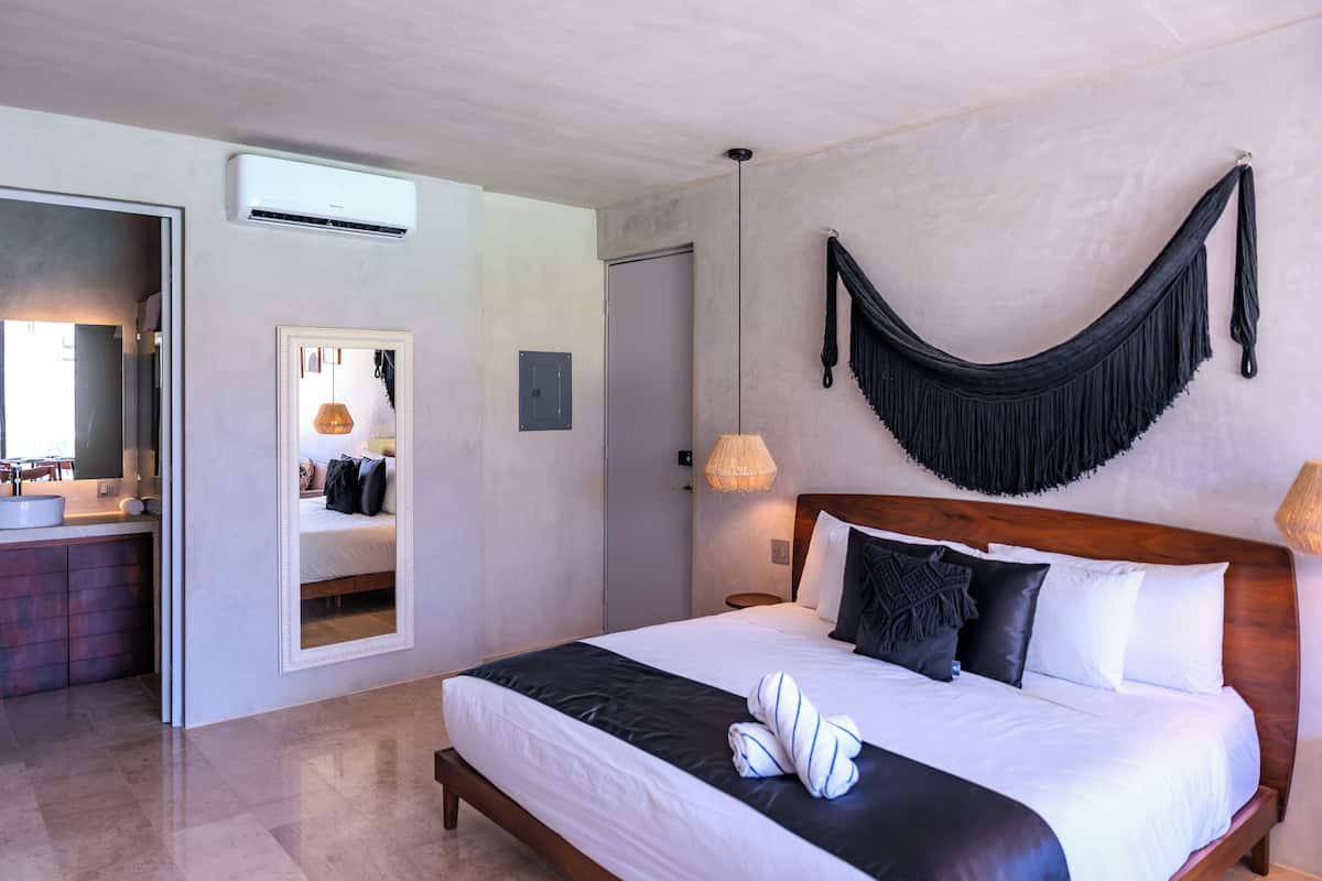 Family Penthouse, Private Pool | Peti besi dalam bilik, Wi-fi percuma, cadar katil