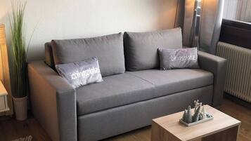 Apartment, 1 Bedroom, Smoking, Mountain View | Living area