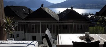 素晴らしい湖と山の景色のアパートメント
