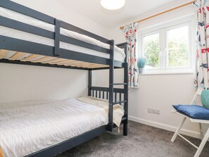 3 kamar tidur dan didekorasi berbeda-beda
