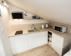 Suite Studio | Cuisine privée | Mini réfrigérateur, micro-ondes, plaque de cuisson