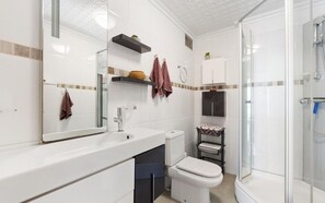 Dusche, Haartrockner, Handtücher