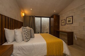 3 Schlafzimmer, Schreibtisch, Bügeleisen/Bügelbrett, Reisekinderbett