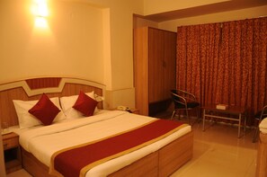 Deluxe Double Room | Desk, free WiFi, bed sheets - Srinidhi Residency (Bengaluru)