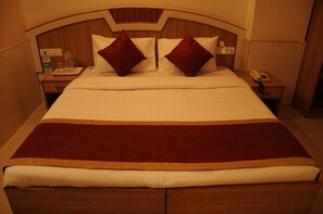 Deluxe Double Room | Desk, free WiFi, bed sheets - Srinidhi Residency (Bengaluru)