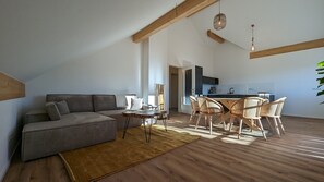 Living area - Liboria I Ferienwohnung am Riegsee mit Atemberaubendem Panoramablick! (Riegsee)