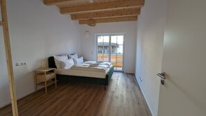 3 bedrooms, iron/ironing board, WiFi, bed sheets - Liboria I Ferienwohnung am Riegsee mit Atemberaubendem Panoramablick! (Riegsee)