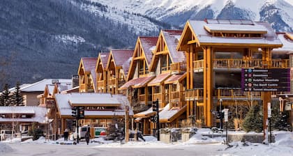 Downtown Banff | Balcony + Rooftop Hot Pools
