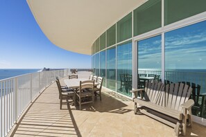 Outdoor dining - Turquoise Place 2304D Penthouse by Liquid Life | 8,000 SqFt Balcony (Orange Beach)
