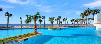 Turquoise Penthouse | Beach | 8000 SqFt Balcony