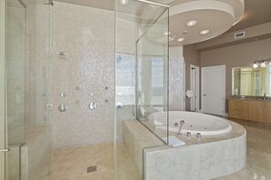 Dusche, Whirlpool, Bidet, Handtücher