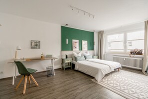 2 Schlafzimmer, Schreibtisch, Bügeleisen/Bügelbrett, kostenloses WLAN