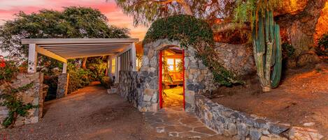 المنشأة من الخارج