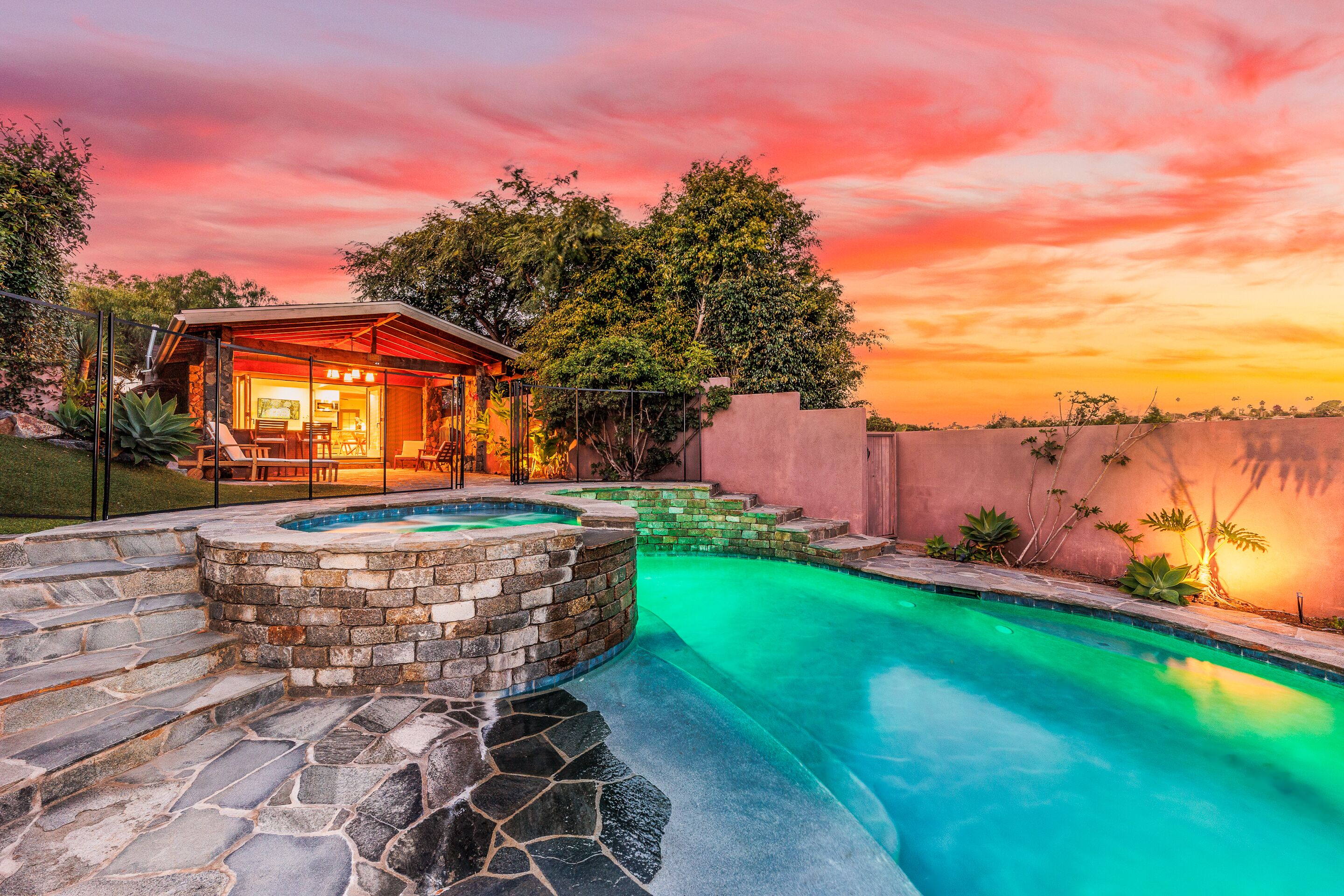 Lämmitetty uima-allas