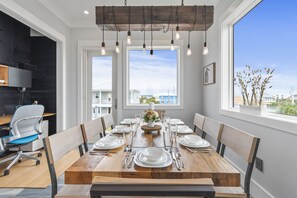 Dining - Optimal Escape-Upscale custom beach home with private pool sleeps 14 (Navarre)