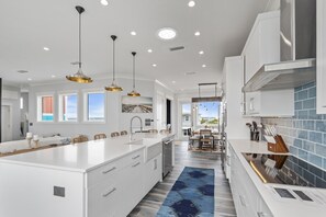 Fridge, microwave, oven, stovetop - Optimal Escape-Upscale custom beach home with private pool sleeps 14 (Navarre)