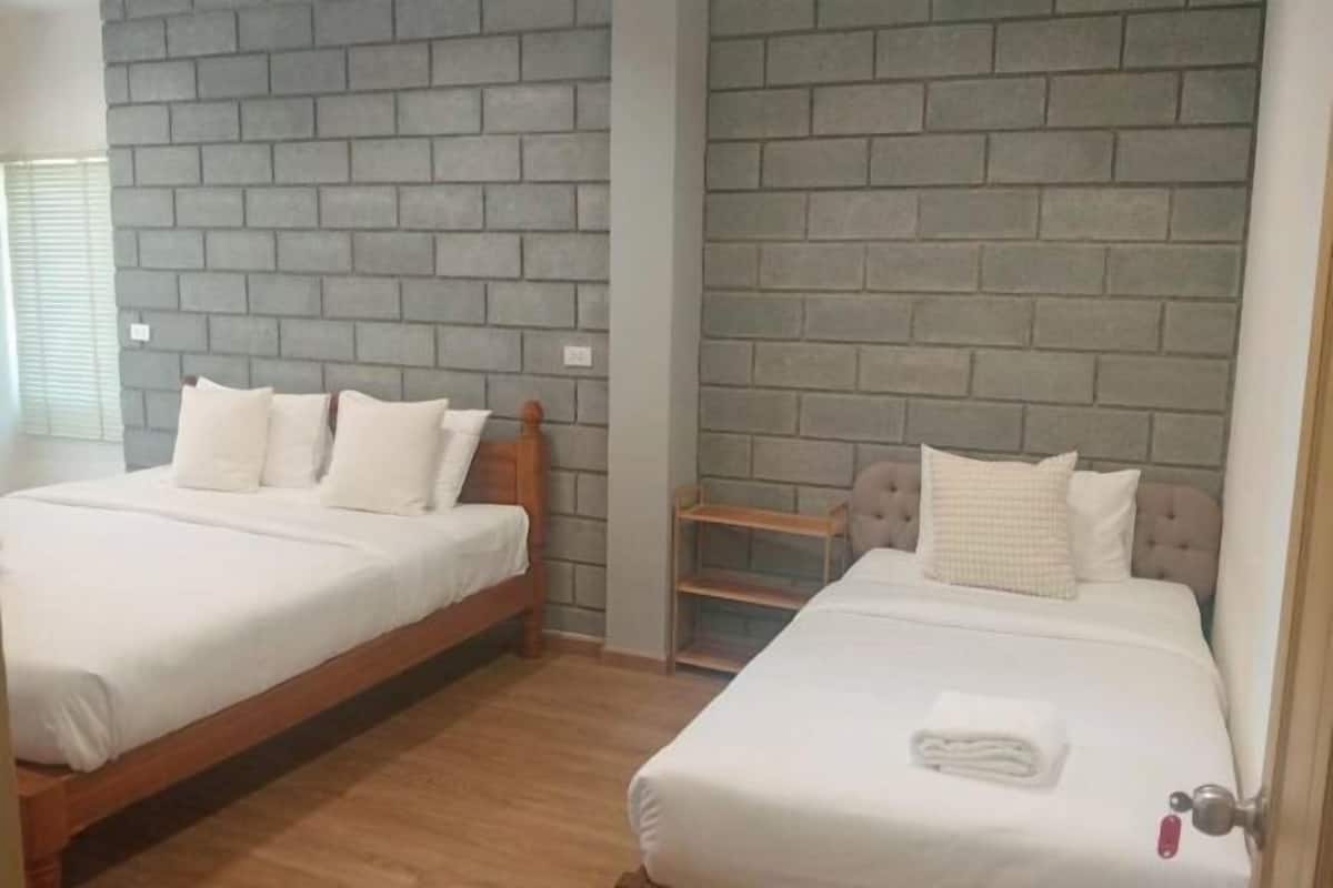 Desk, free WiFi, bed sheets