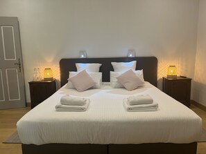 7 bedrooms, iron/ironing board, WiFi, bed sheets