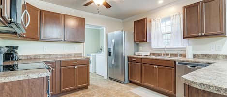 House (3 Bedrooms) | Interior