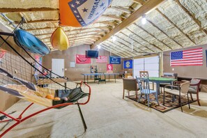 Apartment (0 Bedroom) | Interior - Higden Studio Cottage < 1 Mi to Greers Ferry Lake (Higden)