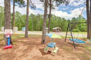 Apartment (0 Bedroom) | Interior - Higden Studio Cottage < 1 Mi to Greers Ferry Lake (Higden)