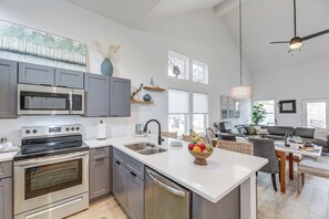 House (3 Bedrooms) | Interior - Pet-friendly Lake LBJ Retreat w/ Deck & Hot Tub! (Marble Falls)