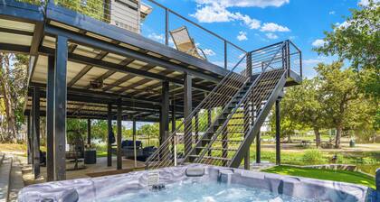 Pet-friendly Lake LBJ Retreat w/ Deck & Hot Tub!