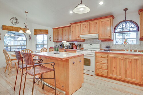 Canalfront Port Isabel Cottage: 5 Mi to Beach!