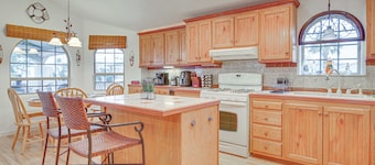 Canalfront Port Isabel Cottage: 5 Mi to Beach!
