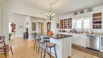 Apartment (2 Bedrooms) | Front of property