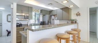 Pet-friendly Palm Desert Gem on Golf Course!