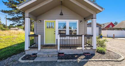 Sweet Seaview Home: Near Beach & Trailhead!