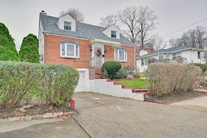 Apartment (1 Bedroom) | Interior - Mount Vernon Getaway - 4 Mi to the Bronx Zoo! (Mount Vernon)