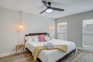 Interior - Fully Remodeled St Petersburg Home w/ Private Pool (St. Petersburg)