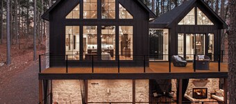 Luxury Broken Bow Cabin w/ Hot Tub on 3 Acres!