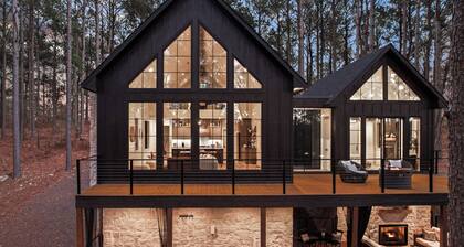 Luxury Broken Bow Cabin w/ Hot Tub on 3 Acres!