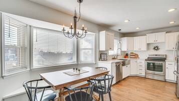 House (5 Bedrooms) | Interior