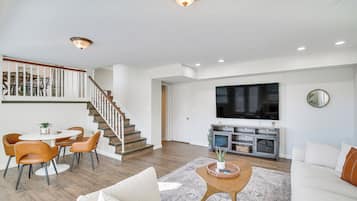 House (5 Bedrooms) | Interior