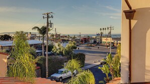 A residential area with a street view, including houses, parked cars, and palm trees. - Pismo Beach Vacation Rental - Walk to Town & Ocean (Pismo Beach)