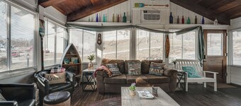 Inviting Cabin ~ 11 Mi to Silverdollar City