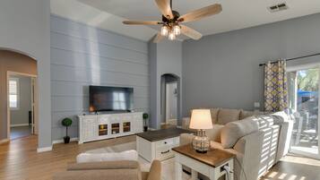 House (3 Bedrooms) | Interior