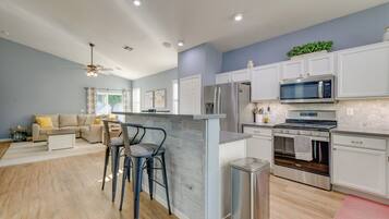 House (3 Bedrooms) | Interior