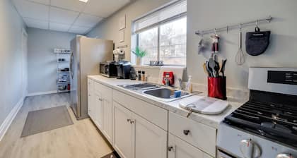 5 Mi to Dtwn: Pittsburgh Apt w/ Balcony