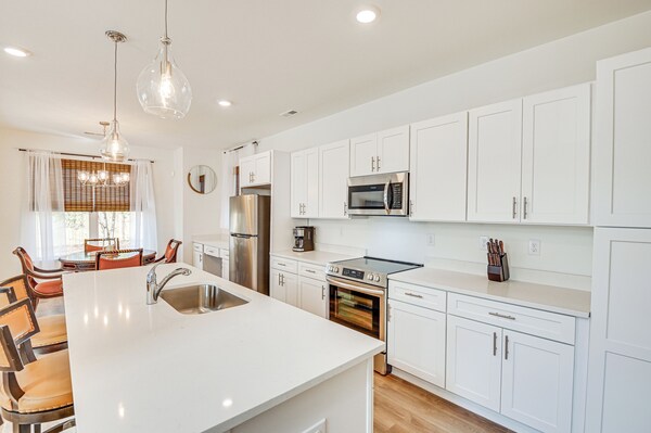 Charming Charlotte Townhome: 6 Mi To Downtown! - Concord, NC