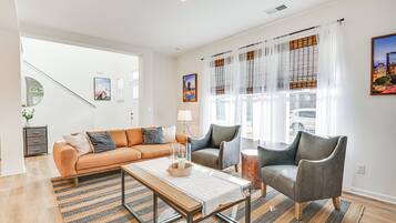 Apartment (3 Bedrooms) | Front of property